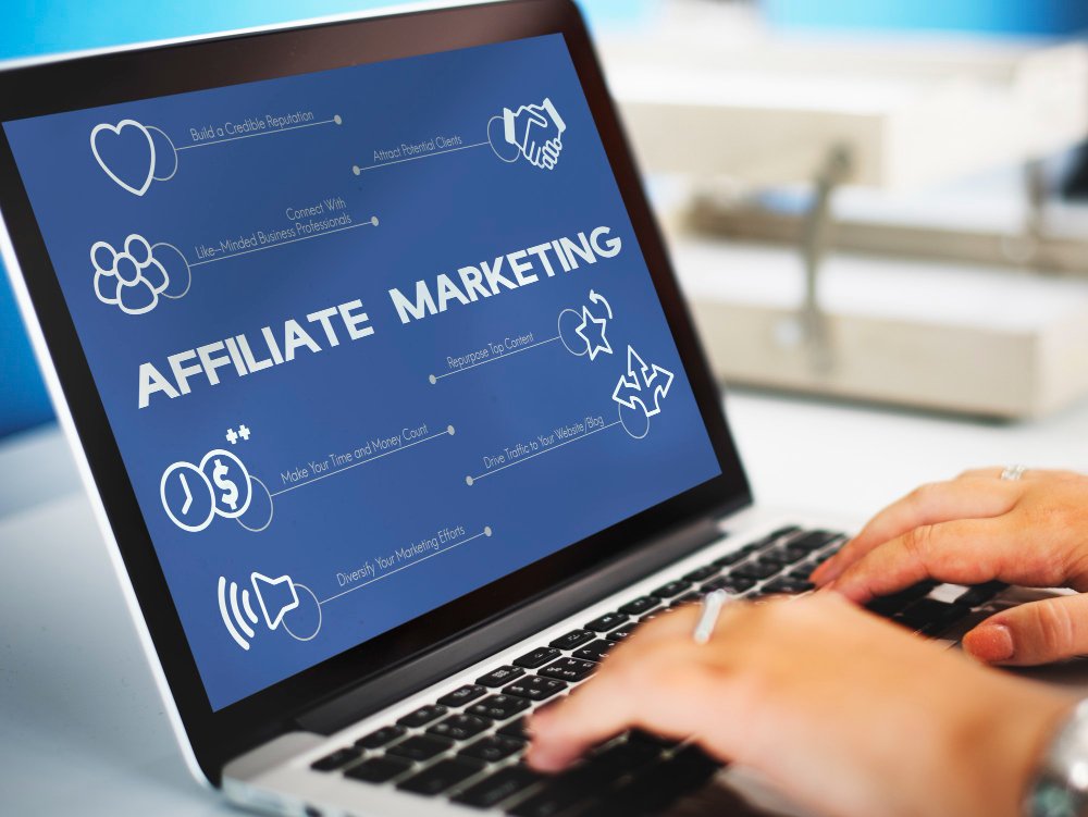 Hey, smart business owner! Are you ready to dive into the world of affiliate marketing and don't know where to start? You're in the right place! In 2024, it's all about smart moves